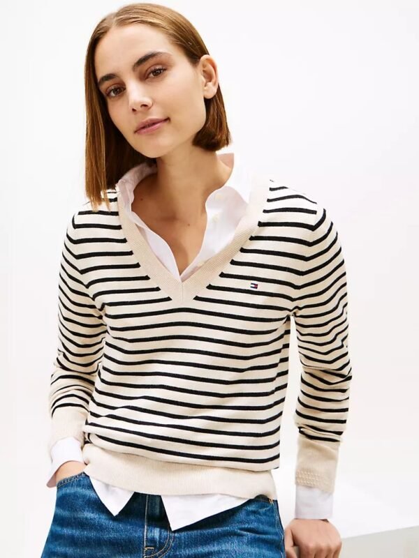 Tommy Hilfiger –  Suéter de cuello en V a rayas