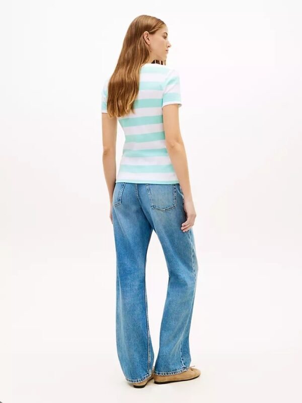 Tommy Hilfiger – Camiseta blanca a rayas celestes