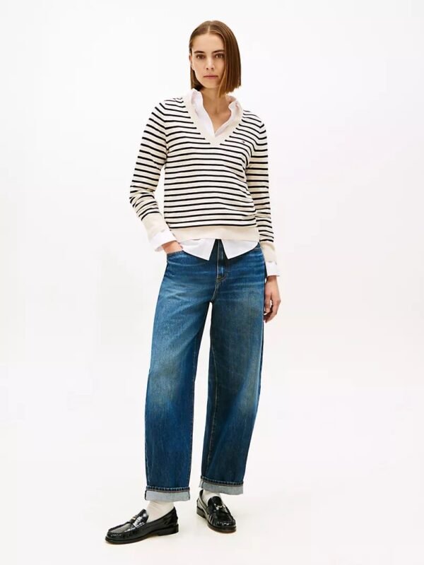 Tommy Hilfiger –  Suéter de cuello en V a rayas