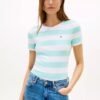 Tommy Hilfiger – Camiseta blanca a rayas celestes