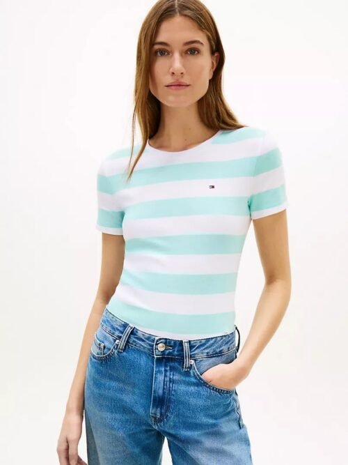Tommy Hilfiger – Camiseta blanca a rayas celestes
