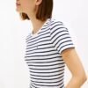 Tommy Hilfiger - Camiseta negra a rayas blancas