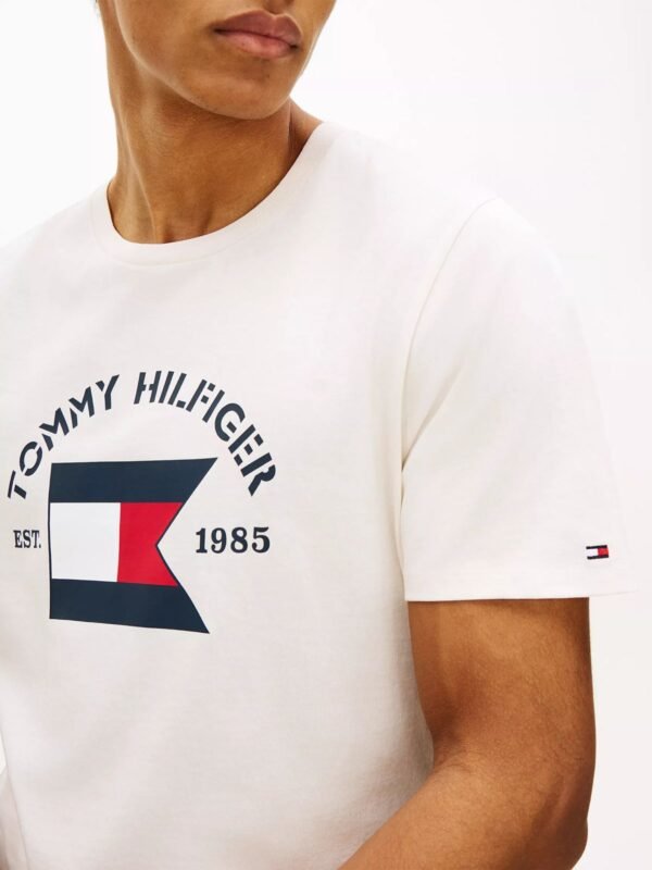 Tommy Hilfiger - Camiseta Hilfiger con la bandera náutica