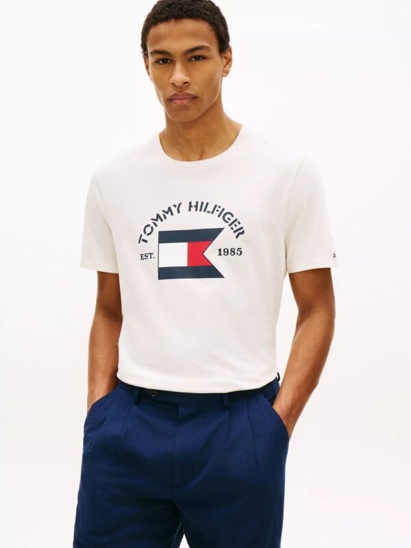 Tommy Hilfiger - Camiseta Hilfiger con la bandera náutica